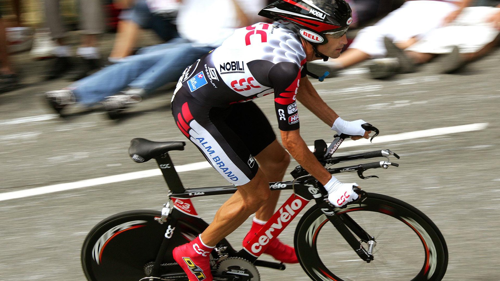 爱游戏真人体育娱乐-法甲争冠焦点：豪门激战，悬念还未揭晓，法甲新豪门