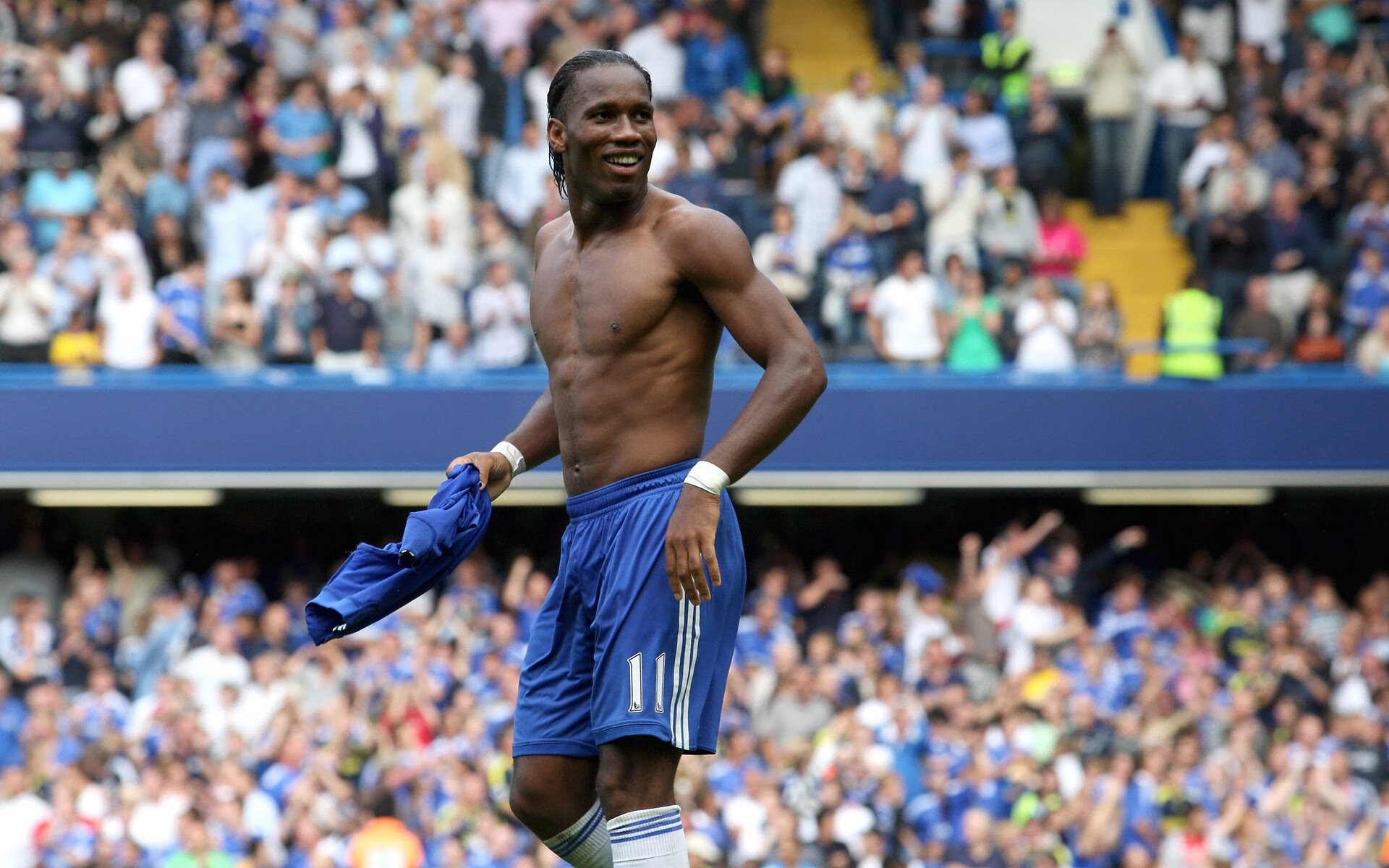 艾伦·汉森在利物浦英超夺冠庆典中担任颁奖嘉宾,艾伦vs埃森